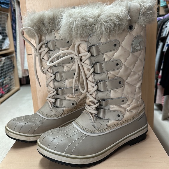 Sorel Joan of Arctic waterproof winter boots with fur - Picture 2 of 9